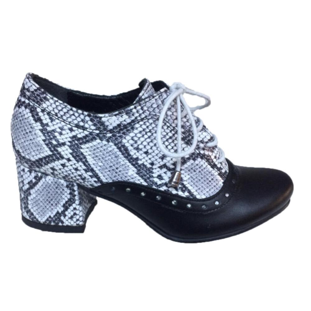 

Черные ботильоны из натуральной кожи маленького и большого размера бело-черного цвета со змеиным рисунком 35 чёрный