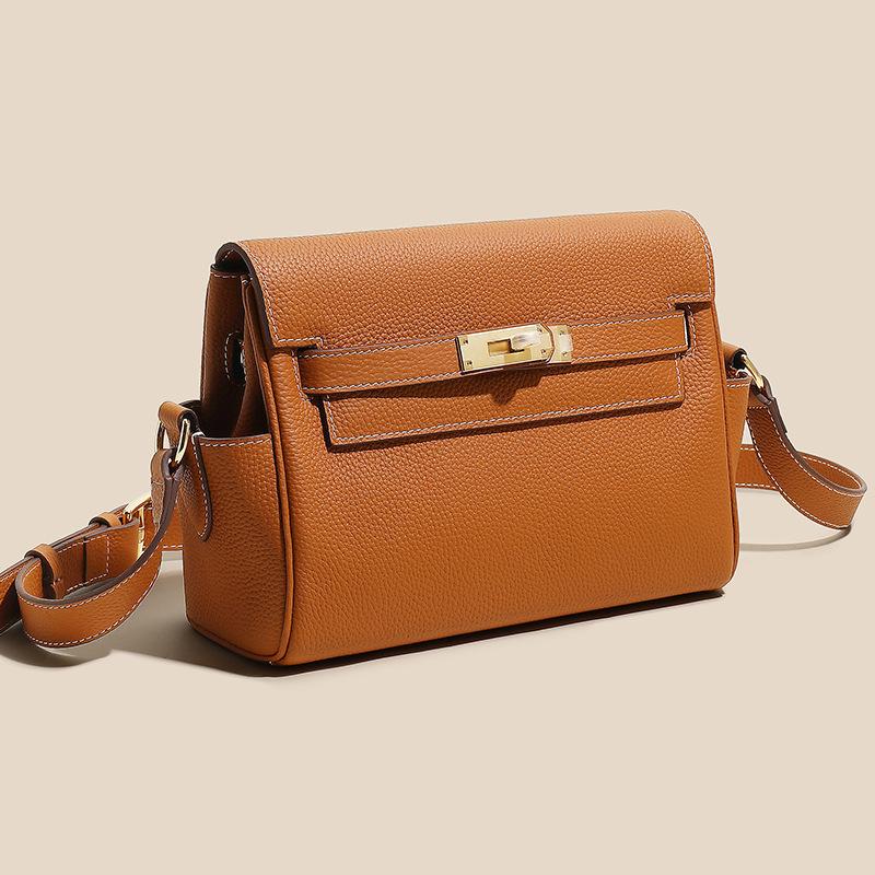 

togo first layer cowhide, bag women s versatile lock mail carrier bag retro shoulder messenger bag saddle bag Xiaoxiang 24*10*18cm золотий коричневий колір