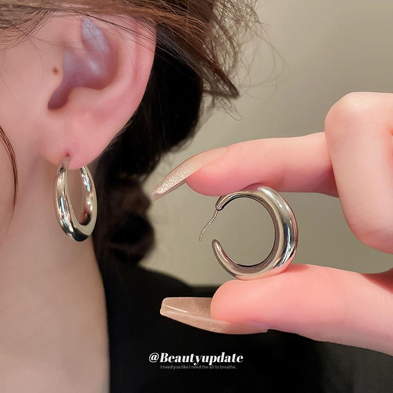 Silver Needle C-Shaped Metal Hoop Earrings - European & American Heavy Industrial Design, Fashionable, Versatile High-End Women's Studs.