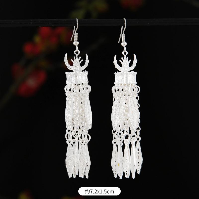 

Серия Мяочжай серьги-рога из мяоского серебра ретро длинные серьги-колокольчики с кисточками Юньнаньские серьги Мяо