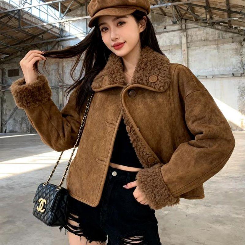 Retro Coffee Lamb Wool Jacket with Fur Lining – Trendy, Warm Top for Petite Sizes