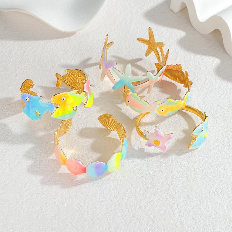18K Gold Ocean-Style Fish Bangle: Women's Sweet Dopamine Design In Titanium Steel.