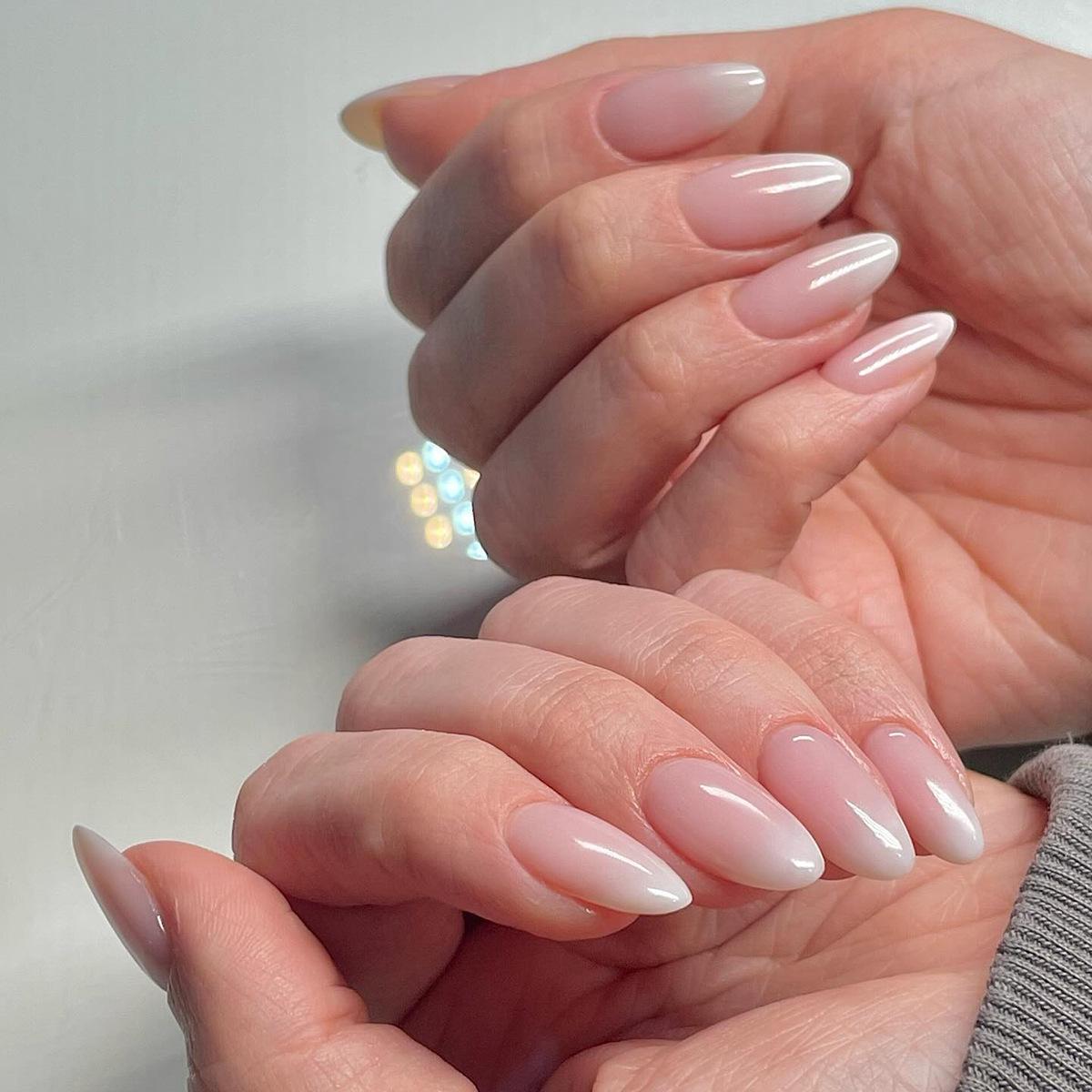 

Minimalist Almond Press-On Nails - Solid Color & White Gradient Nail Art Stickers