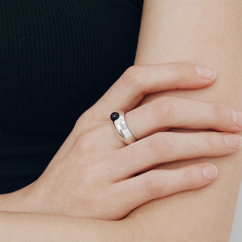 LUMIAH QUIET ONYX RING