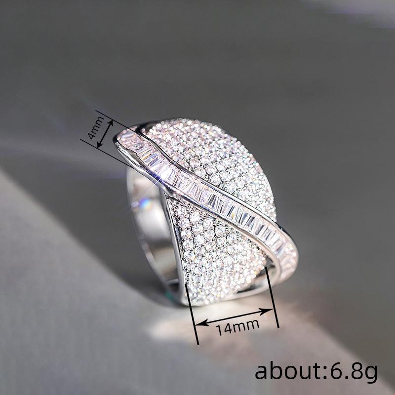 Sweet and cool new ring women, micro-inlaid zircon shiny ring S line geometric design jewelry.