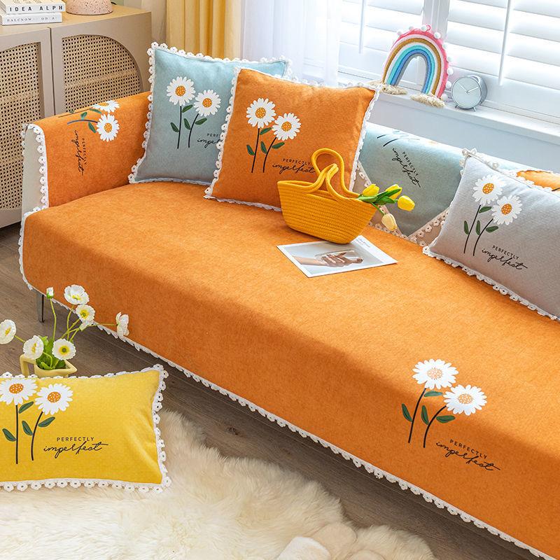 

Популярный в интернете чехол на подушку для дивана из шенилла с принтом маленьких маргариток, универсальный для четырех сезонов, нескользящий, современный, простой, полотенце 70*70cm