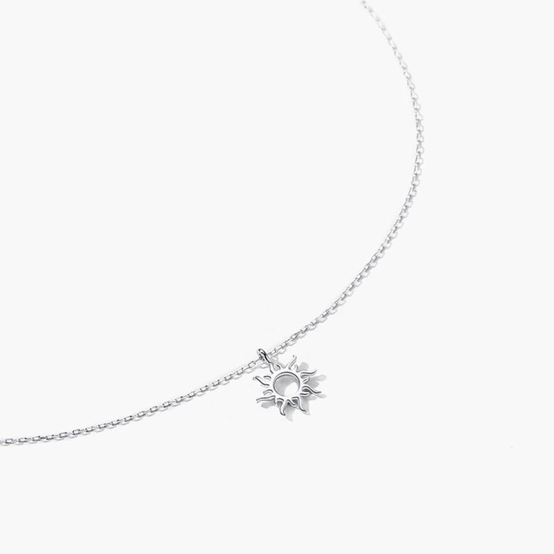 Módny strieborný náhrdelník s príveskom na slnku pre ženy s okrúhlou retiazkou