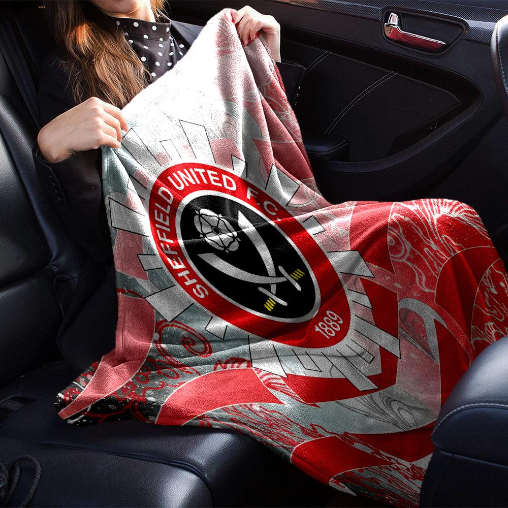 Sheffield Team Crest Flannel Blanket, Soft Polyester, Modern Design, All-Season for Camping, Travel, Gifts for holidays or birthdays