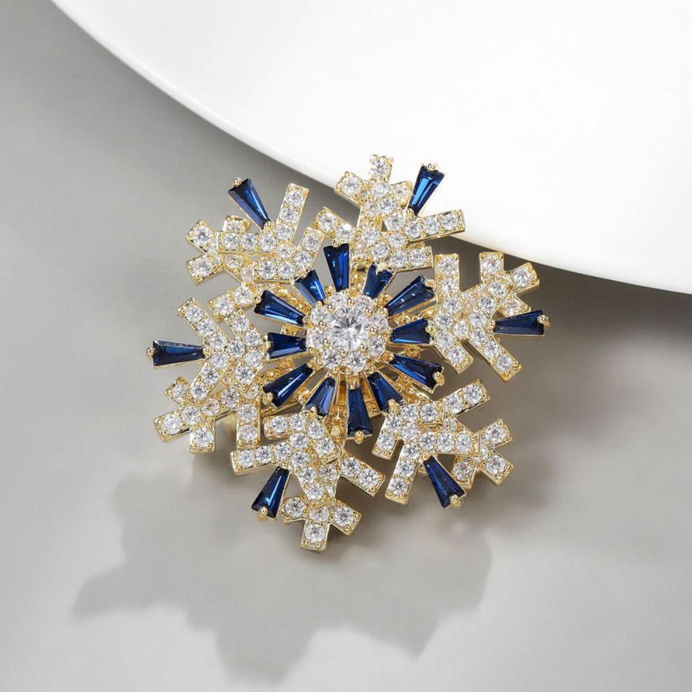 Light Luxury Rotatable Snowflake Brooch Sparkling Zinc Zinc Alloy Zircon Badge Wedding