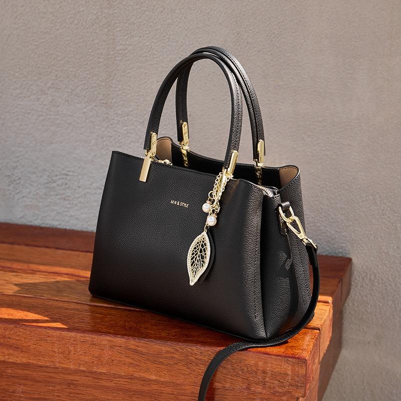 

Женские сумки из натуральной кожи, сумки-мессенджеры (27*12*19,5 см) 612410022 чёрный