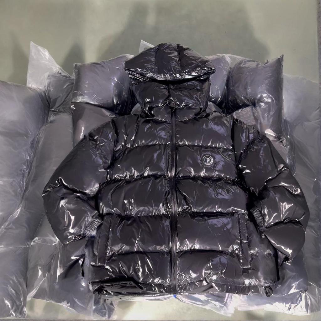 Trapstar Vyšívaná Americká Bavlněná Bunda s Kapucí a Stojáčkem - Nový Trendy Zimní Styl