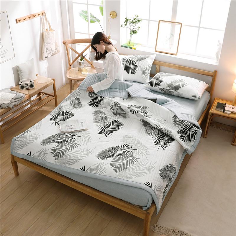 Washable Summer Air Conditioning Quilt: Thin, Lightweight, and Ideal for Dorms