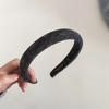 Retro Floral Knit Sponge Headband for Women, A Sophisticated and Versatile Headband for All Occasions.