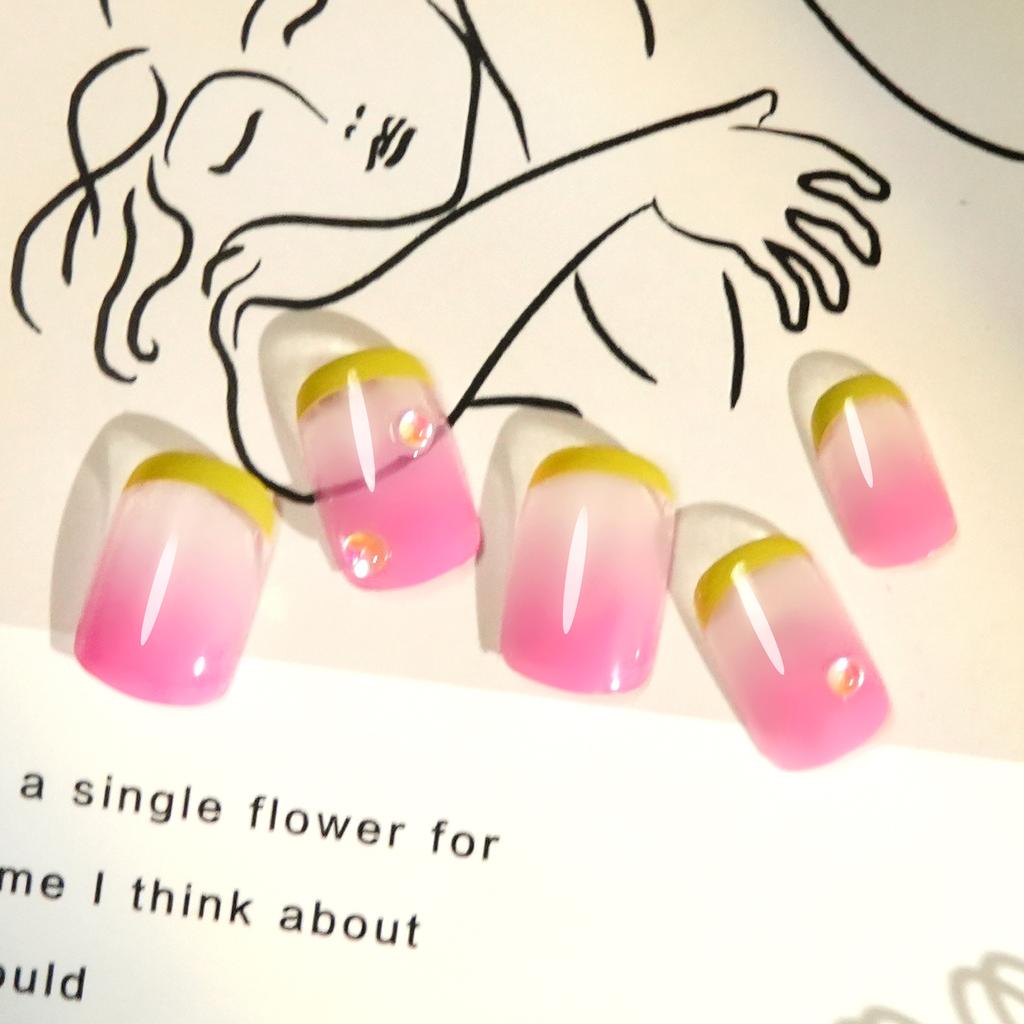 24 Finished Nail Pieces Wear Nail Pieces High-end Summer Fake Nails French Smudge Short Ladder Short Square