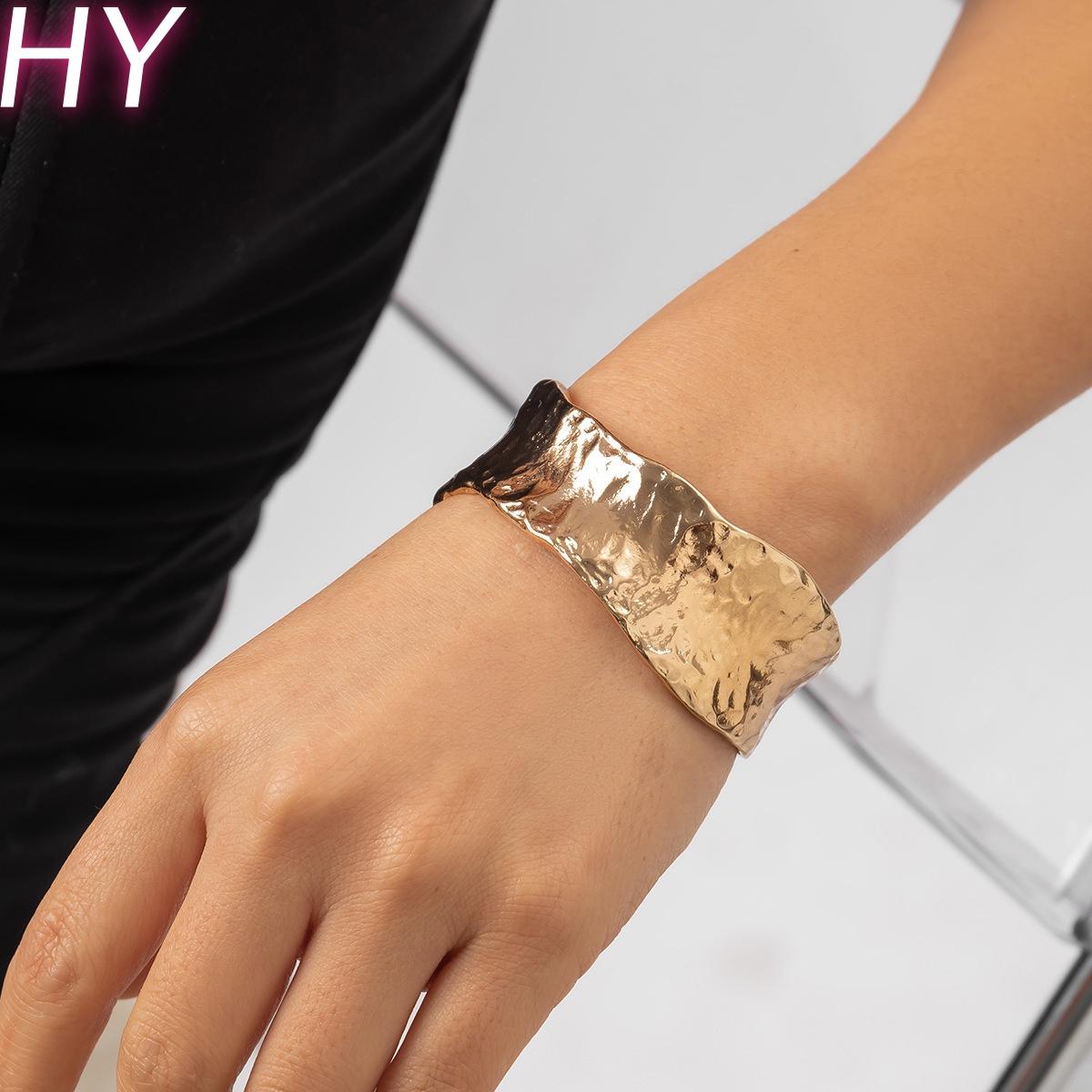 HY Hammered Textured Wide Cuff Bracelet Gold Tone Metal Statement Jewelry for Women 22 CM золотой