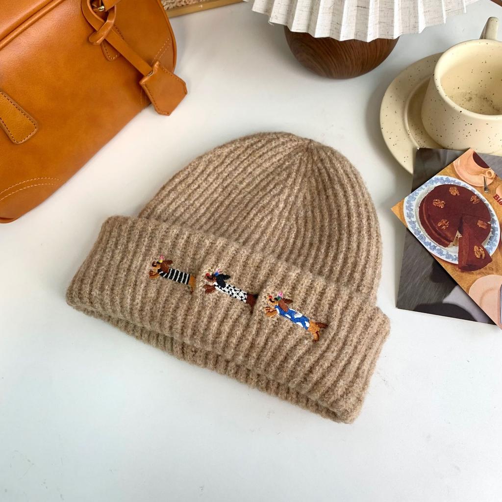 Puppy embroidered knitted wool hat for women, small face in autumn and winter, warm and cold-proof hat, Korean atmosphere scarf