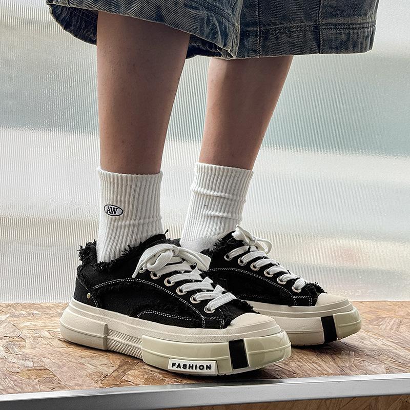 Canvas-Schuhe neue Plateau-Trendschuhe lässige Nischen-Board-Schuhe