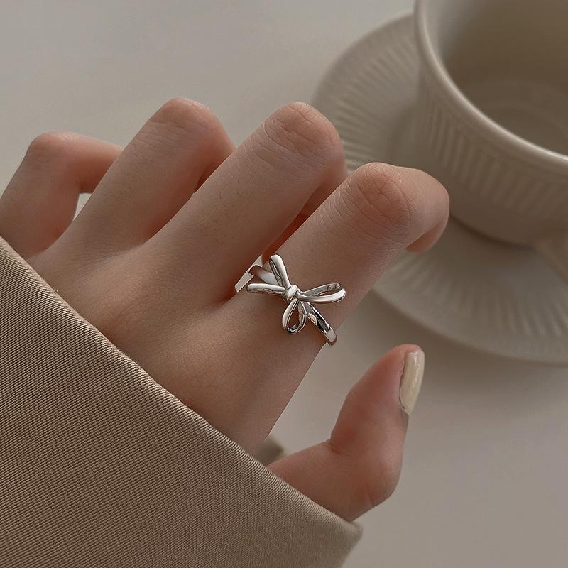 Sleek Hollow Bow Ring: Fashionable Adjustable Open Ring for Women, Trendy Stackable Design for Students Open Adjustable