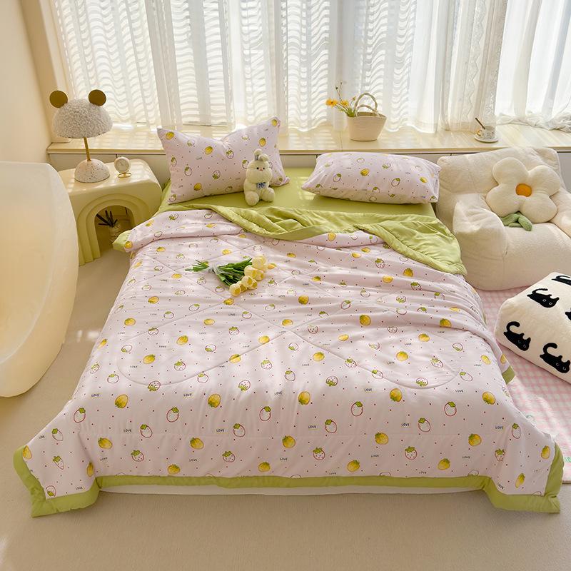 Ultra-Soft Summer Cooling Quilt - Lightweight, Breathable & Skin-Friendly with Embossed Floral Print Design for All Seasons - Perfect for Bedroom