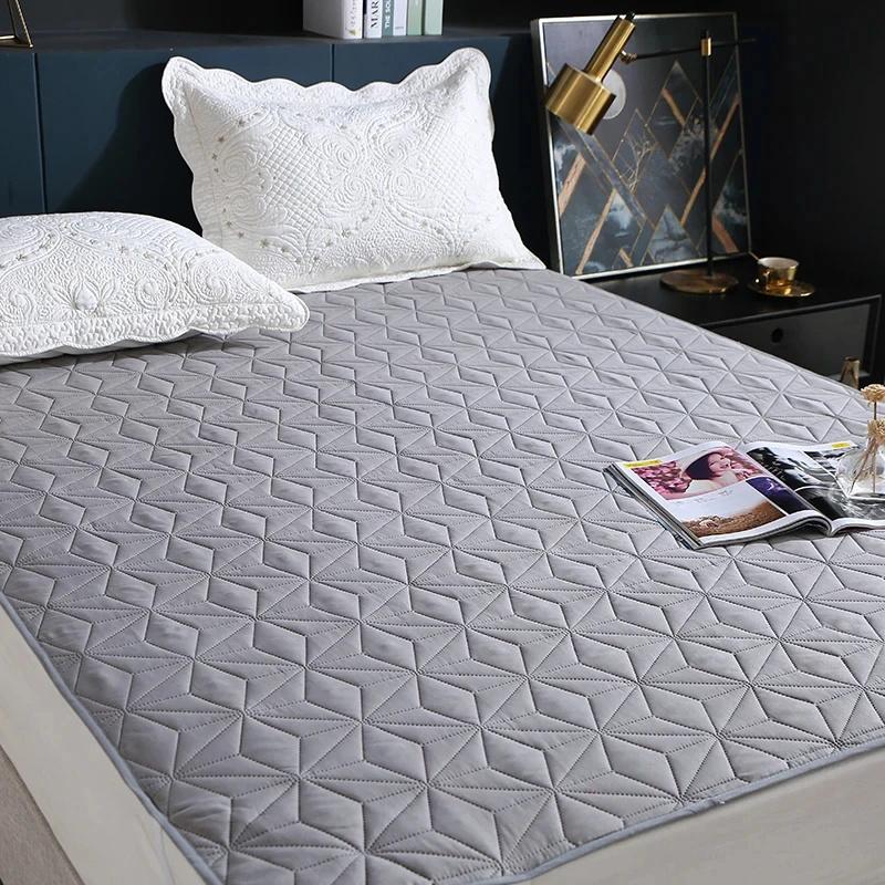 Waterproof Mattress Protector Mattress Pad Breathable Noiseless Mattress Cover Pad with 4 Elastic Corner Straps Fits Up To 40 Cm Deep
