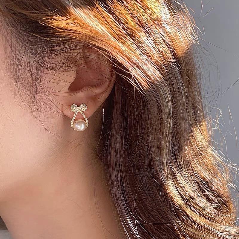 Simple and compact bow pearl earrings, women's atmosphere stud earrings, niche temperament, versatile and popular ear jewelry