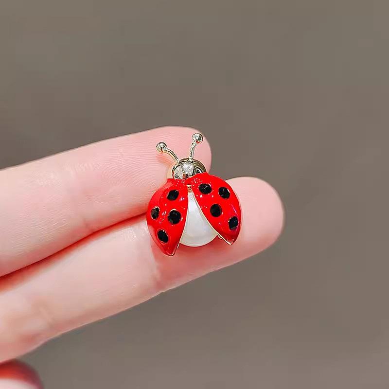 Beetle Brooch, Trendy and Personalized Pin, Collar Pin, Anti-glare Buckle, Clothing and Suit Accessories