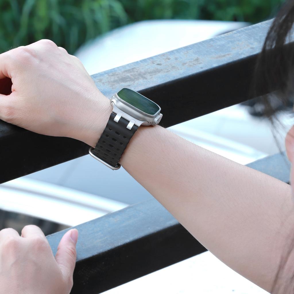 Silicone Band for Apple Watch Ultra 3/2 49mm 46mm 44mm 45mm Breathable Sport Strap for Iwatch Series 11 10 9 8 7 6 5 4 SE3 Men