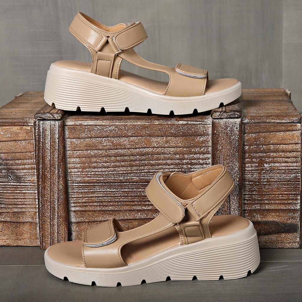 Summer Women's New Sports and Leisure Flat Sandals New Lightweight Soft Sole Versatile Super Soft Beach Shoes