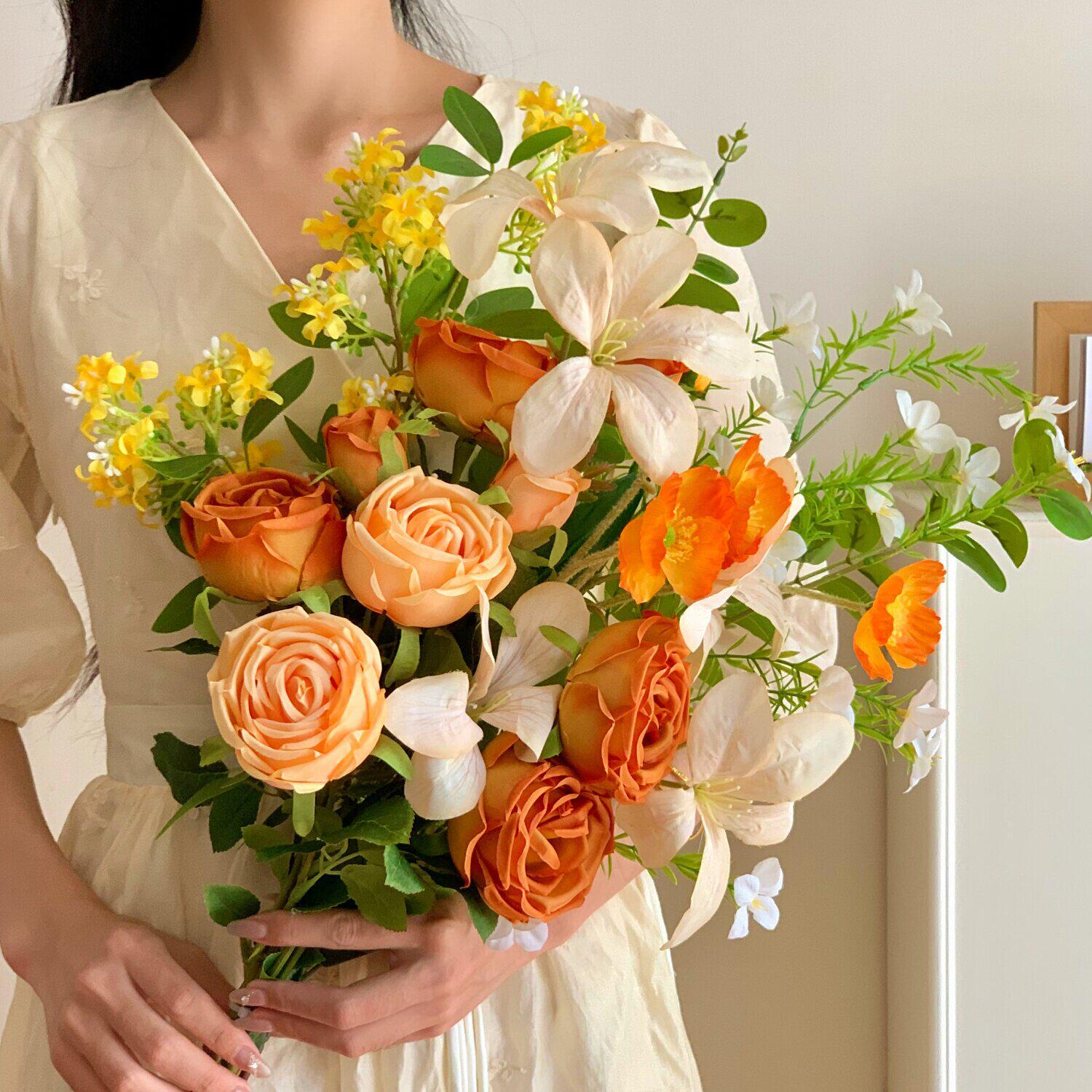 Букет из оранжевых маков в керамической вазе - Искусственные цветы для декора отеля