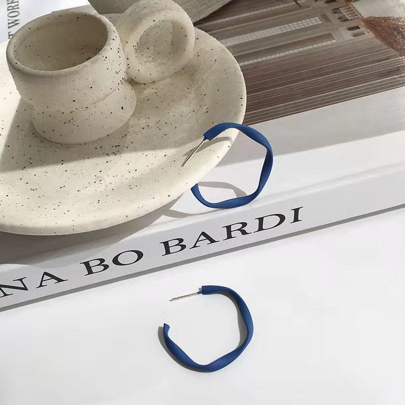 

Геометрические синие серьги-кольца 2024: Корейский стиль Клипсы для ушей знаменитостей для женщин