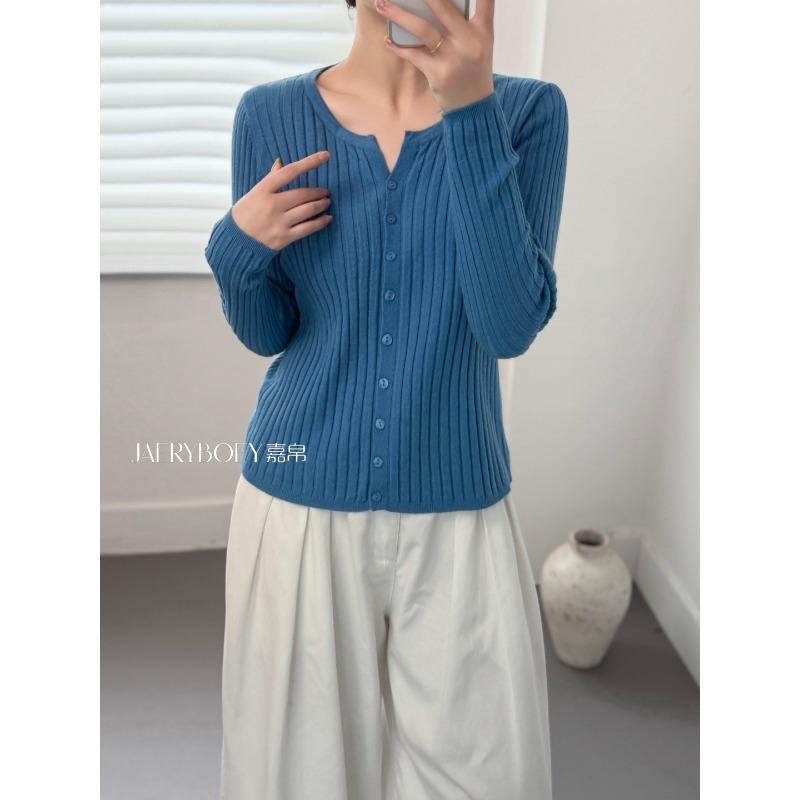 V-neck gentle wind knitted small cardigan top, female slim body, pit strip texture, versatile outside and thin inside