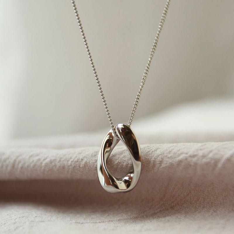 

Korean Oval Hollow Pendant Necklace - Stylish Female Fashion Clavicle Chain in Chic Cold Style