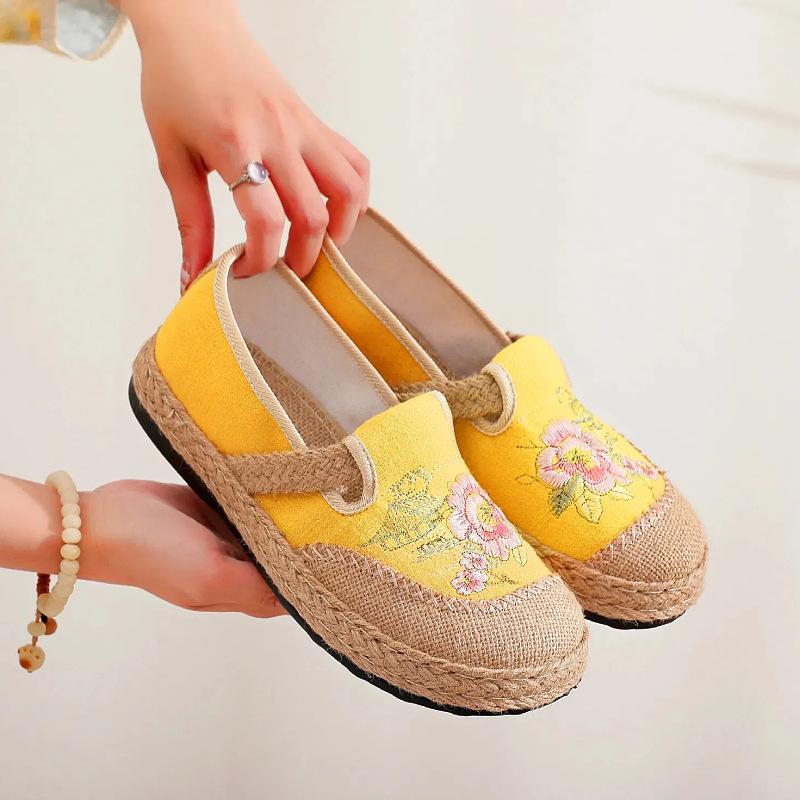 

Новая тканевая обувь повседневная обувь обувь для ленивых парусиновая обувь вышитая обувь одинарная обувь на одной педали 41