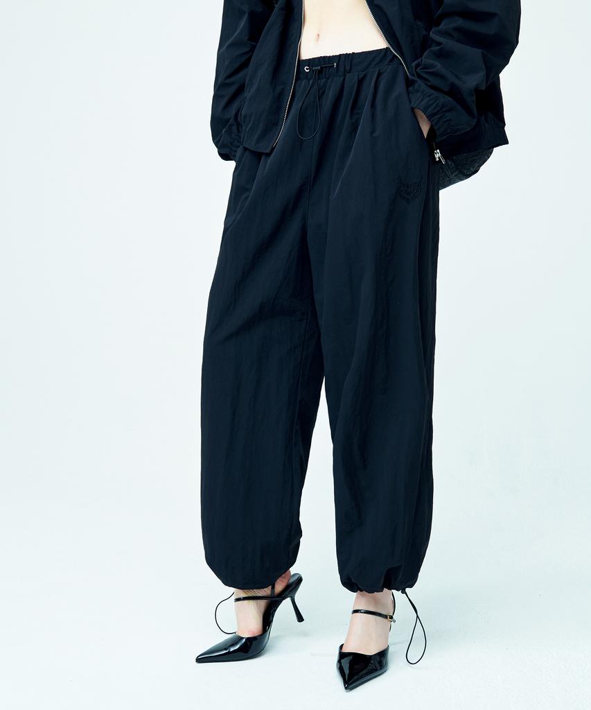 ATTENTIONROW FOR WOMEN Plain Signature Logo Nylon Two-Way Pants (Black)