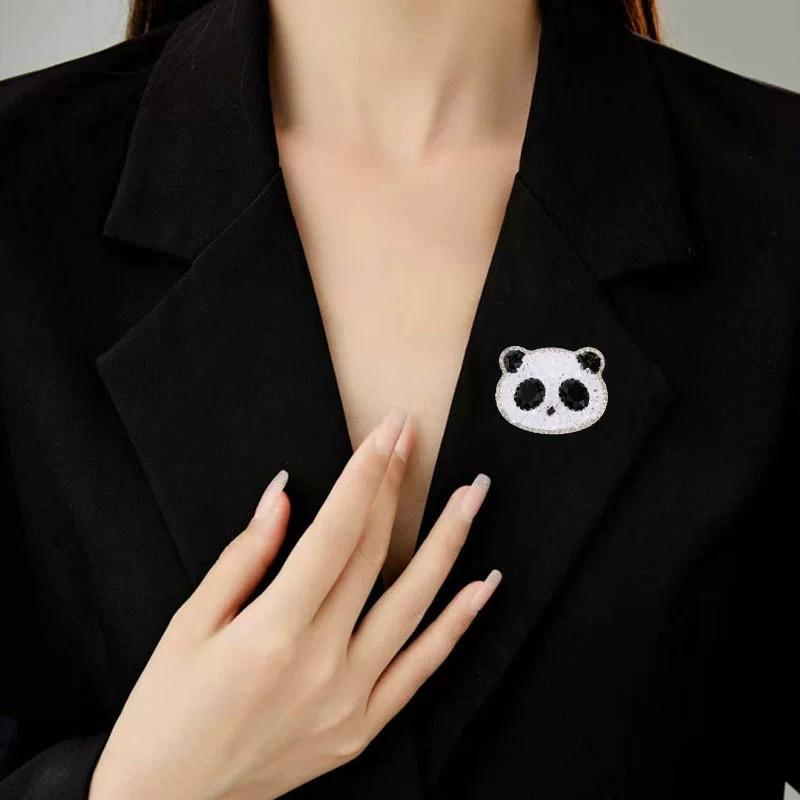 Sevimli panda broş evrensel