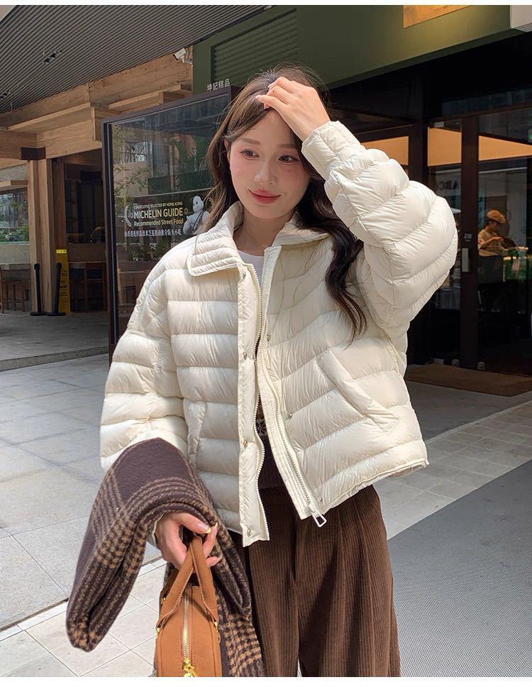 

Women s Blue Lightweight Down Jacket 2025: Short, 90% Duck Down, Turn-Down Collar, Loose-Fit Fashion Coat. M (63-70kg) покинуть белый