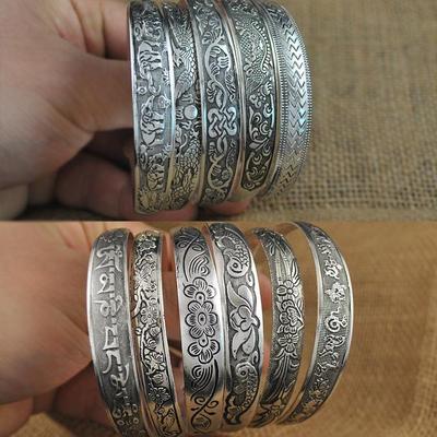 Ethnischer tibetischer Miao-Silber Vintage geschnitzter offener Armreif Damenschmuck