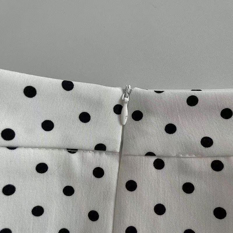 Modă Toamnă 2024 Fustă Midi A-line Albă cu Buline, cu Talie Înaltă și Tiv în Trepte