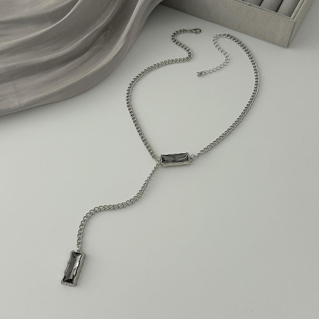 Minimalist Cool Tone Square Black Diamond Pendant Choker Necklace - Stylish Statement Long Necklace for Women, Sleek Metal Chain, Anti-Tarnish