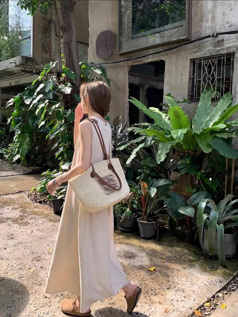 Ärmelloses Sommer-Westenkleid im koreanischen Stil - Französisch inspiriertes Design mit schlichter langer Silhouette und rundem Ausschnitt mit Rückenausschnitt