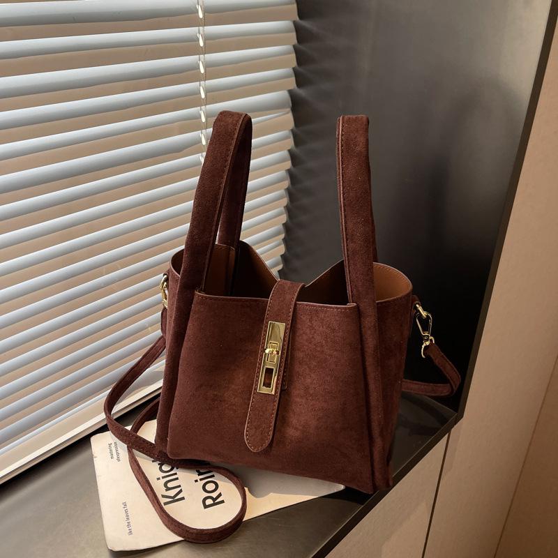 Women's Retro Fashion Bucket Bag - 2025 Autumn/Winter Vegetable Basket Handbag & High-End Niche Messenger Bag