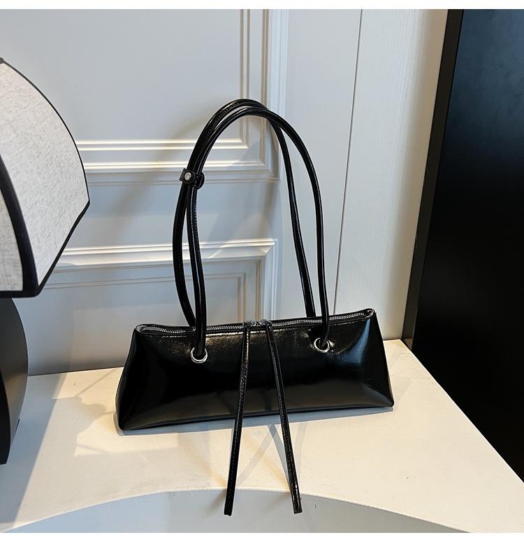 

Сумка премиум-класса большой вместимости женская 2025 новая нишевая модная универсальная сумка-багет на одно плечо под мышкой чёрный