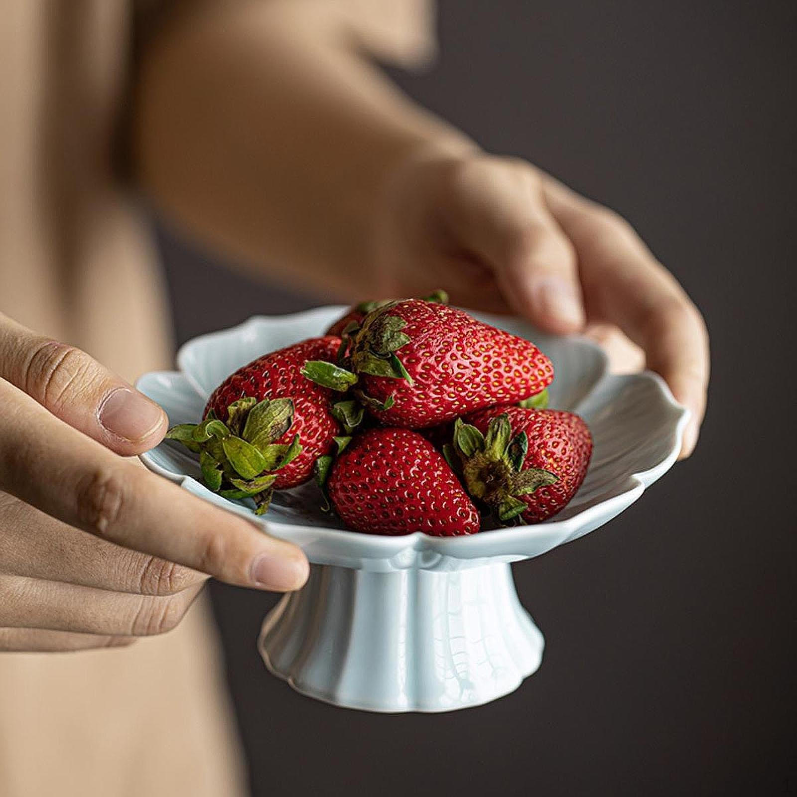 

Керамическая миска на ножке для десерта, торта, держатель для фруктов и овощей, декоративный поднос