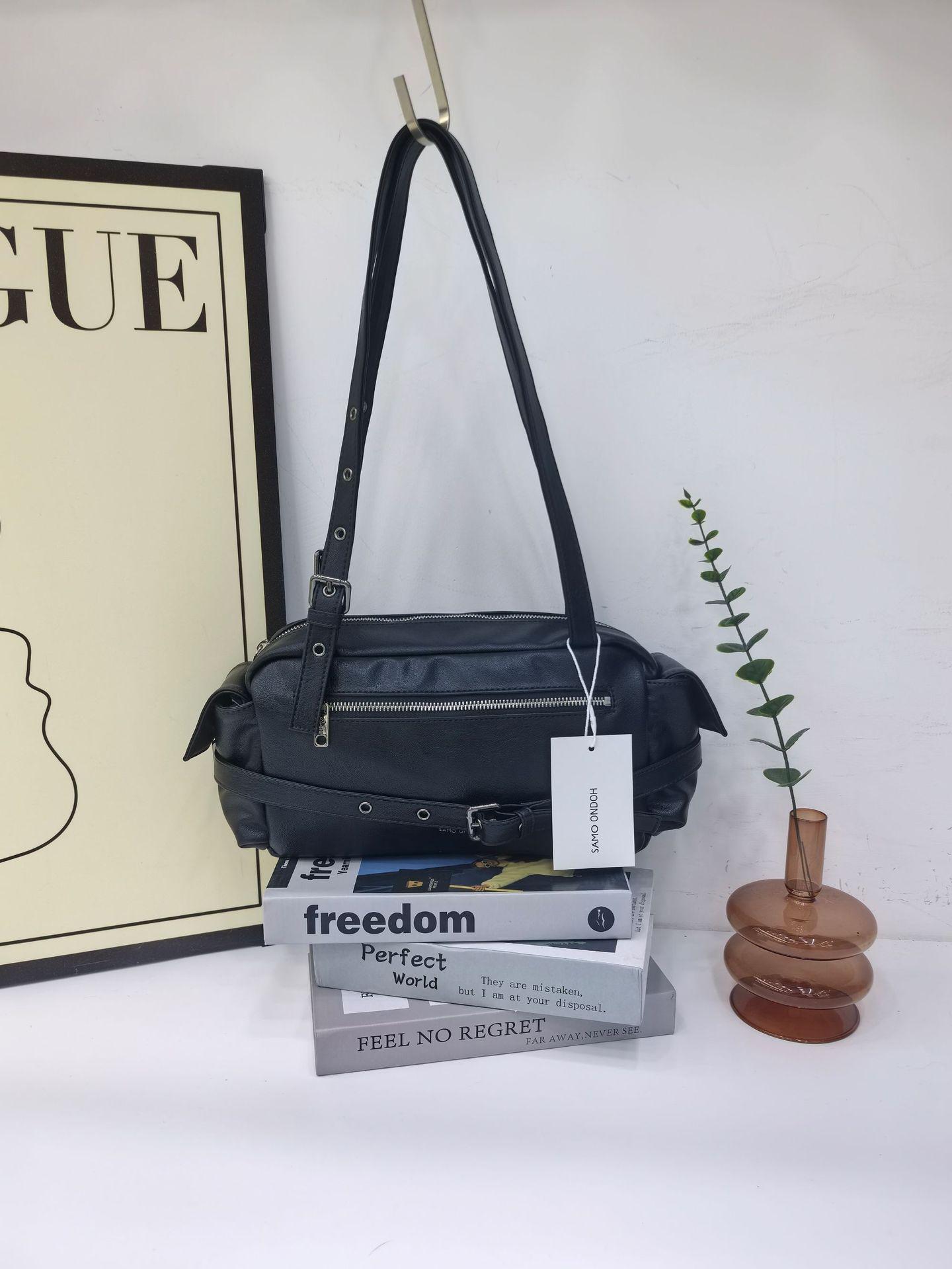 

Korea Niche Saddle Crossbody Bag: Soft Leather Underarm Biker Style Inspired by Song Yuqi 33 x 9 x 15 cm