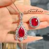 Luxuriöses rotes Korund Schmuckset für Damen mit Taubenblut Rubin Anhänger und Hochkohlenstoff Diamant Ring Mode Edelstein