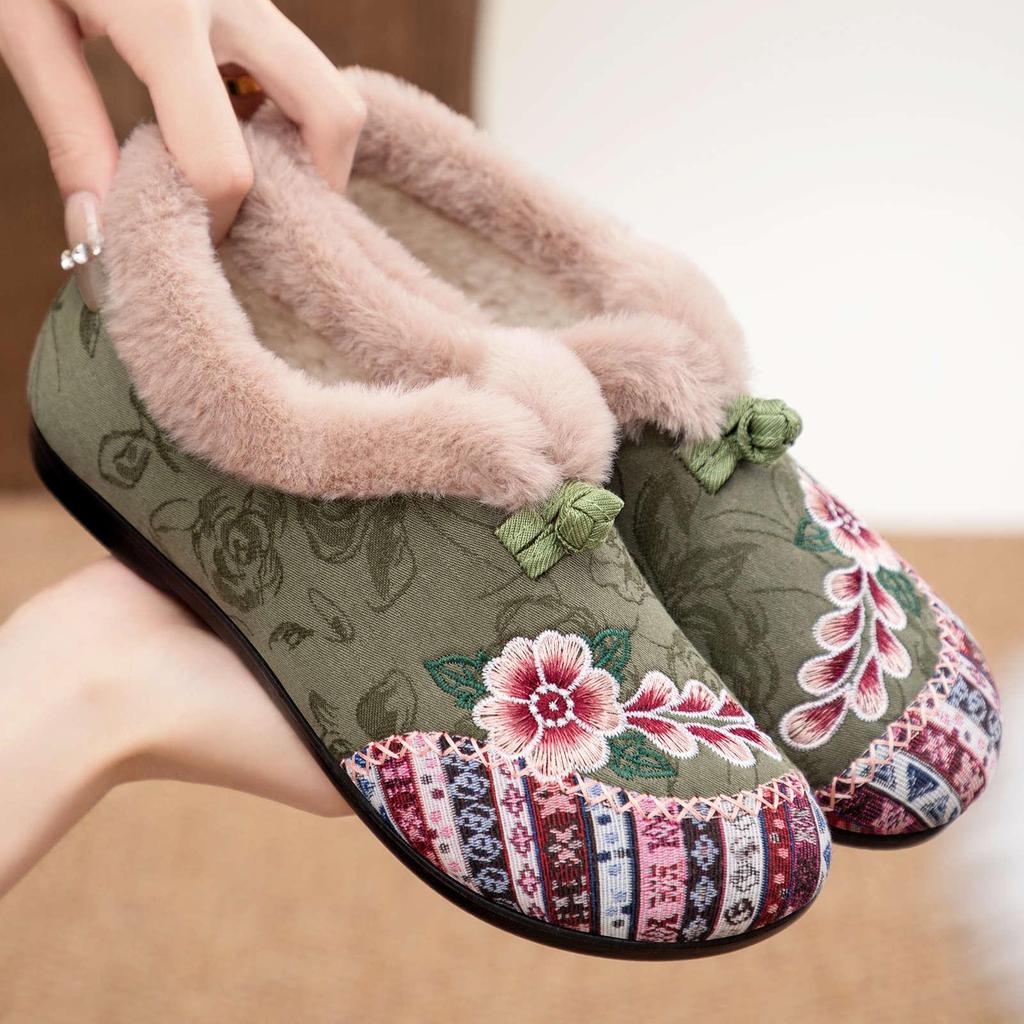 Women's Ethnic Embroidered Hanfu Cotton Shoes - Fleece Lined, Non-Slip, Warm, for Middle-Aged & Elderly.