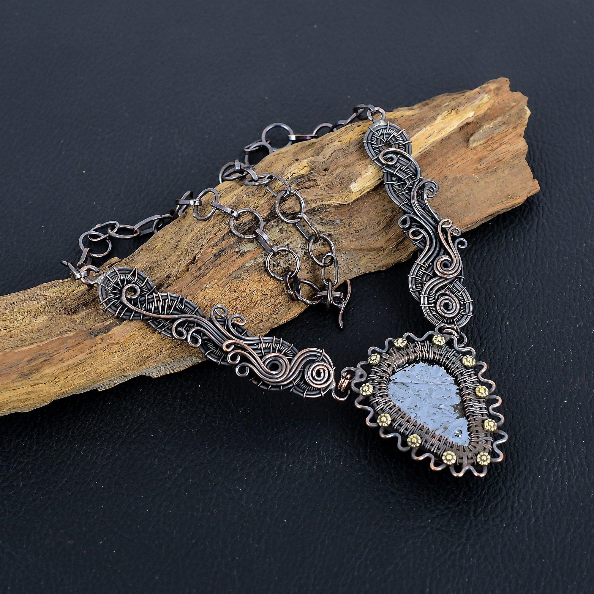 

Ожерелье из шунгита, дизайнерское ожерелье ручной работы, обернутое медной проволокой 999 пробы, ювелирное изделие, ожерелье с регулируемой цепочкой, подарок для женщин