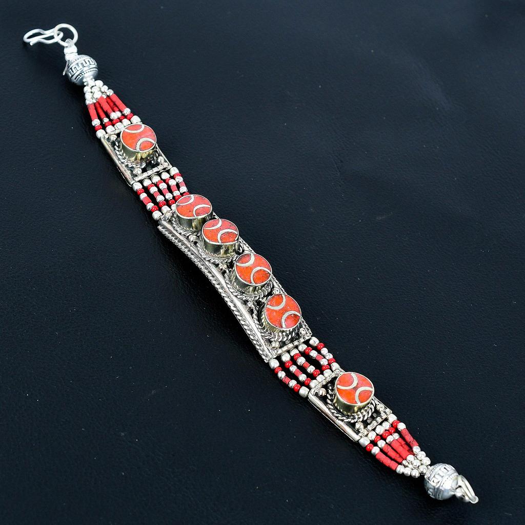 Rote Koralle Armband Tibetsilber Armband Handgefertigter Schmuck Ethnisch Tribal Nepalesisches Armband Nepal Schmuck Statement Armband Geschenk für Mama
