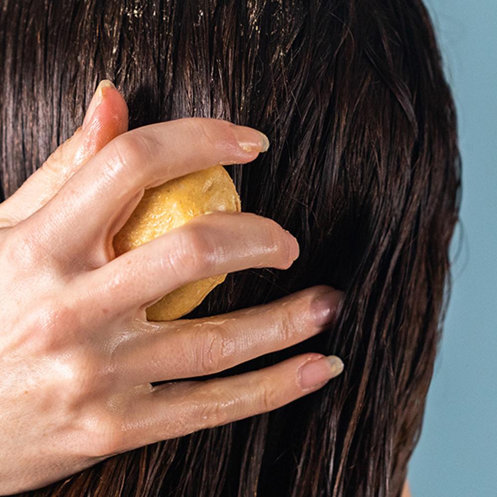 [Lush] The Golden Cap 65g - Pressed Conditioner Bar