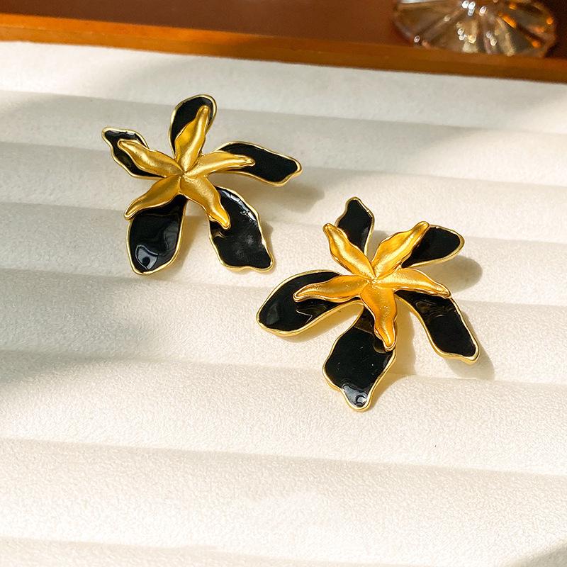 Vintage French-Style Silver Needle Earrings - Women's Elegant Studs with Retro Court Charm